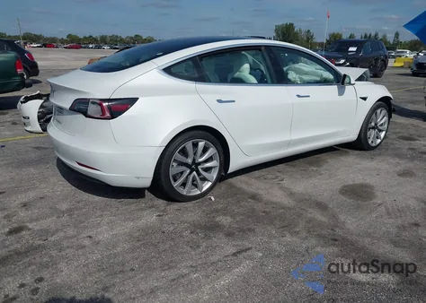 2020 Tesla Model 3 Standard Range Plus Rear-Wheel Drive/Standard Range Rear-Wheel Drive z USA, uszkodzony, nr VIN 5YJ3E1EA8LF797948
